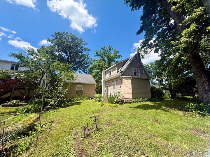 Property Photo:  822 N Clay Avenue  MO 63122 