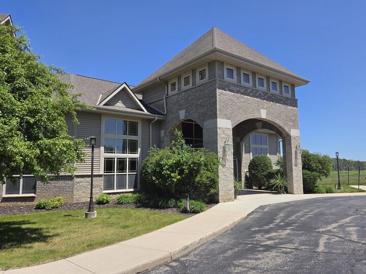 Property Photo:  230 Hilldale Dr  WI 53027 