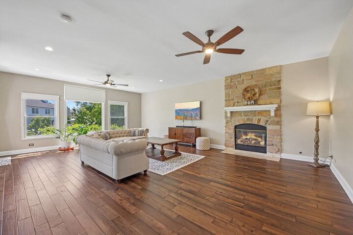 Property Photo:  823 Warwick Lane  IL 60047 