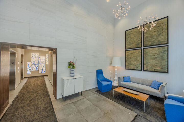 Property Photo: 8 E Randolph Street 1803 IL 60601