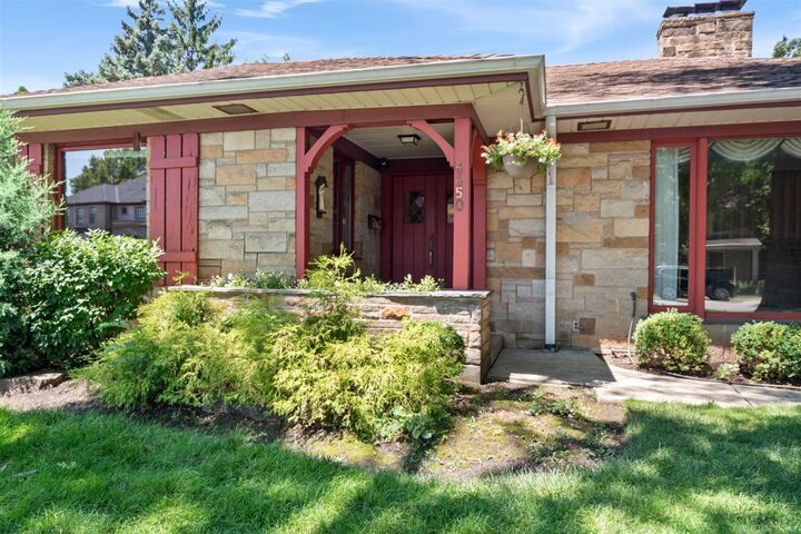 Property Photo: 6650 N Lightfoot Avenue IL 60646