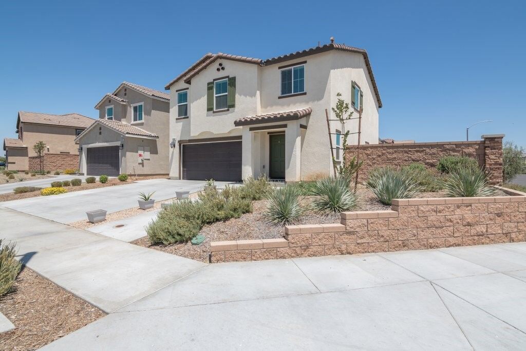 Property Photo: 28360 Hollow Grove CA 92567