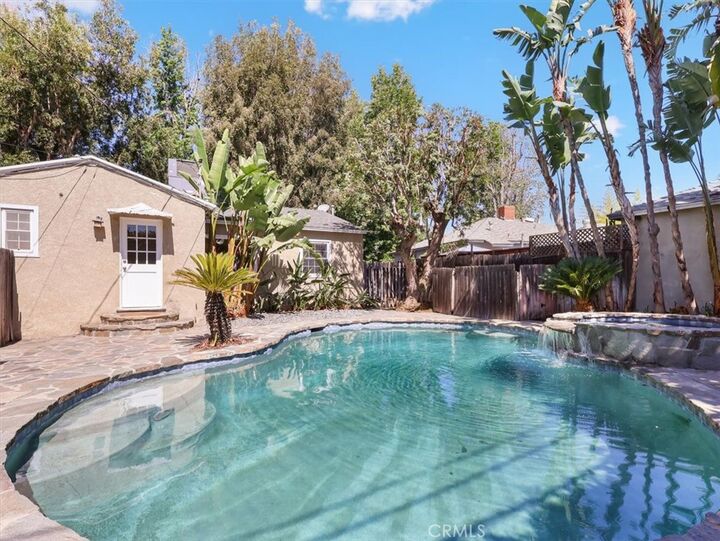 Property Photo:  15460 Sylvan Street  CA 91411 