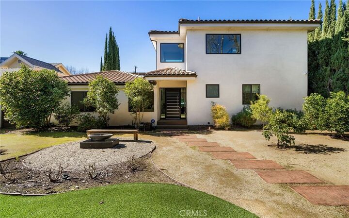 Property Photo: 5541 Matilija Avenue CA 91401
