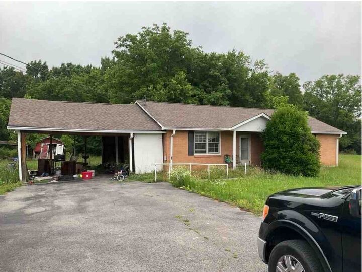 Property Photo:  117 Center St  TN 37086 