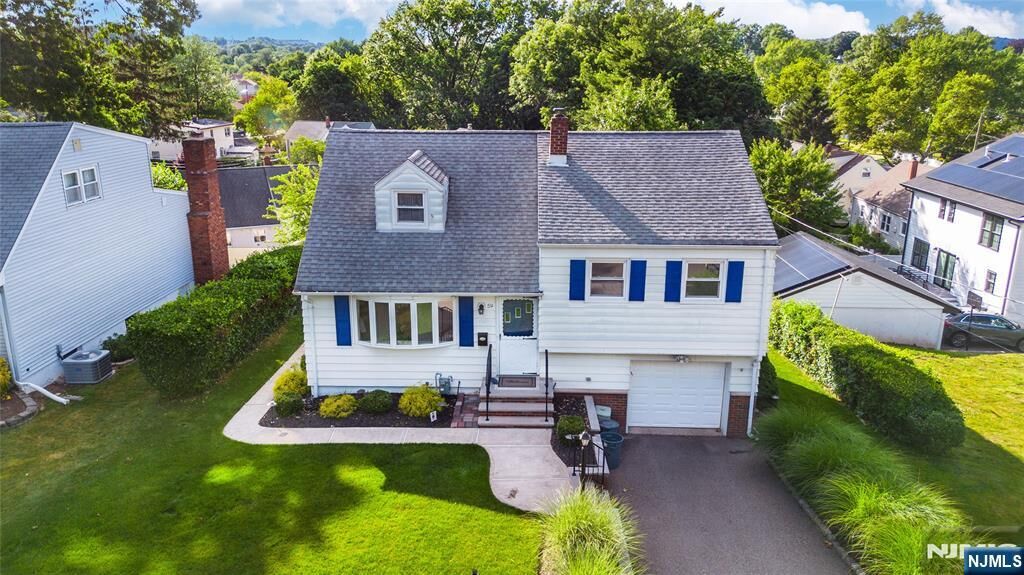 Property Photo:  59 Hooyman Drive  NJ 07013 