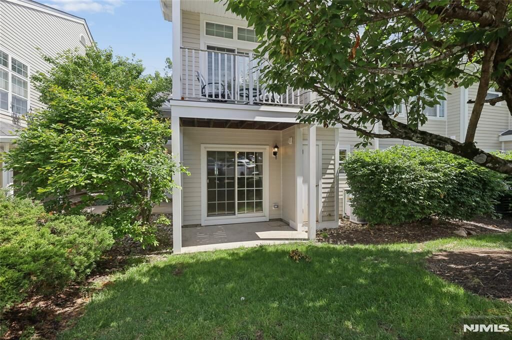 Property Photo: 1116 Hyde Park Court NJ 07430