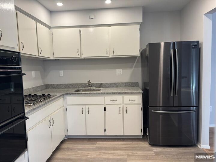 Property Photo:  292 Hoover Avenue 6  NJ 07003 