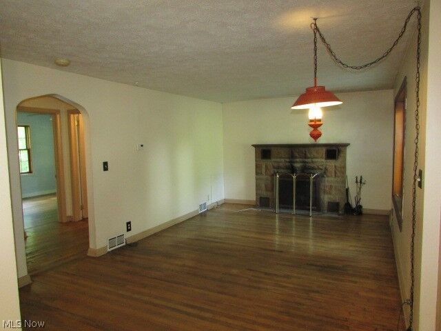Property Photo: 1327 Chelton Drive OH 44240