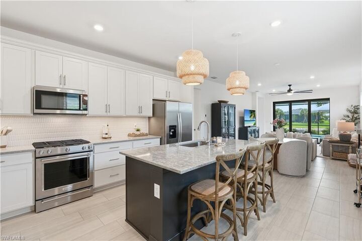 Property Photo: 1940 Sierra Ct FL 34120