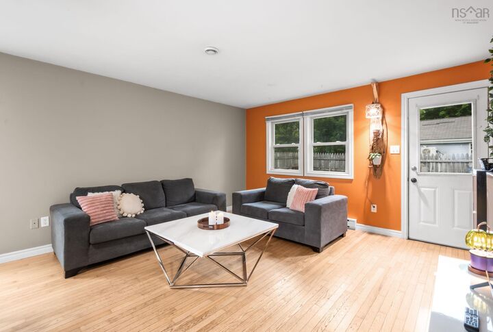 Property Photo:  275 Stannus Street  NS B0N 2T0 
