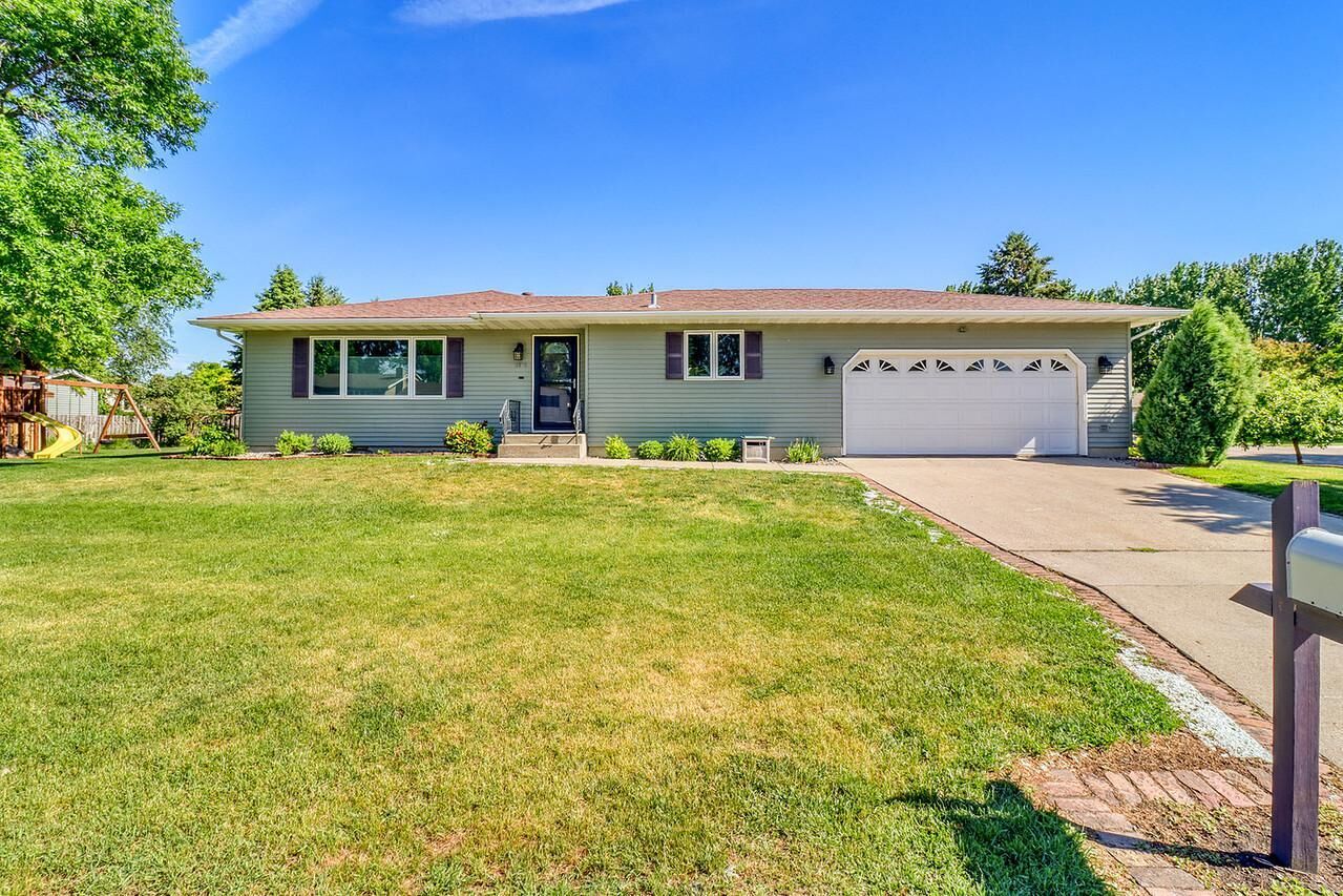 Property Photo:  2206 Chancery Street S  MN 56560 