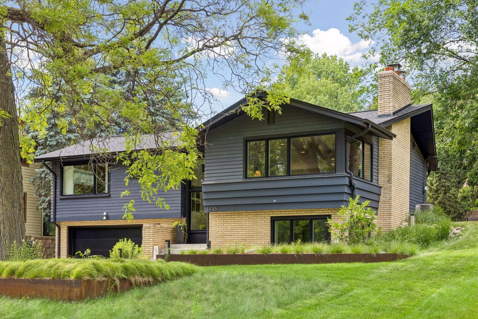 Property Photo:  1435 Tyrol Trail  MN 55416 