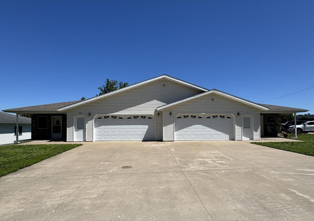Property Photo: 709/711 Wiles Lane MO 63501