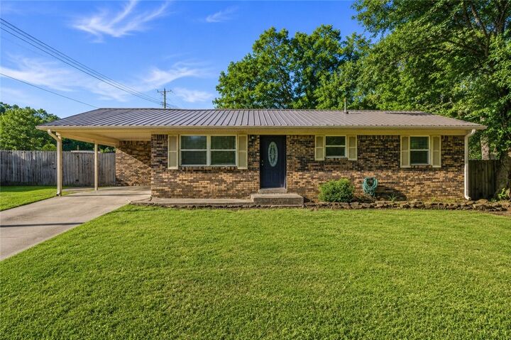 Property Photo:  11 Northwood Street  AR 72774 