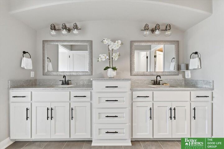Property Photo: 915 Elm Circle NE 68059