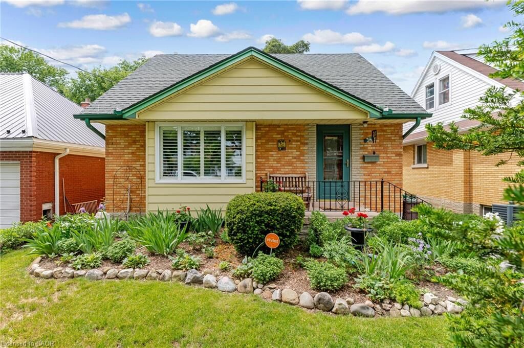 Property Photo:  34 Sixth Avenue  ON N2C 1R1 
