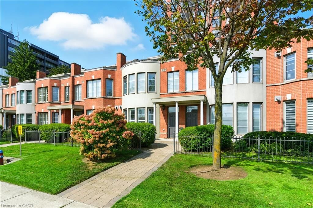 Property Photo:  