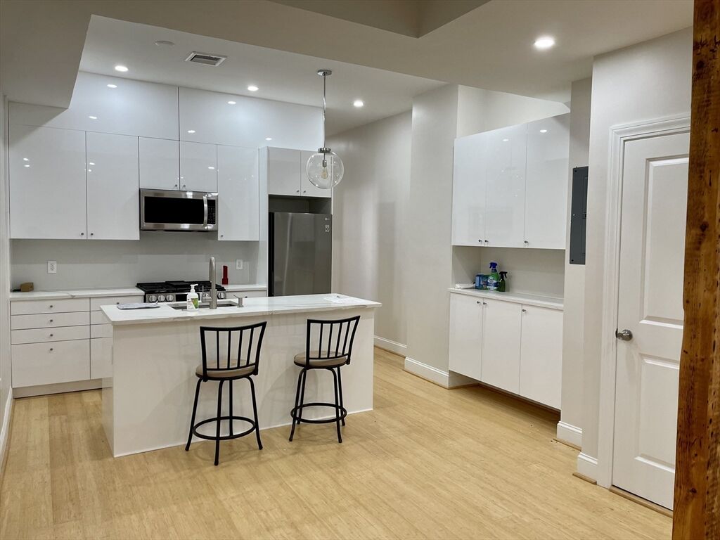 Property Photo:  258 W Broadway 4  MA 02127 