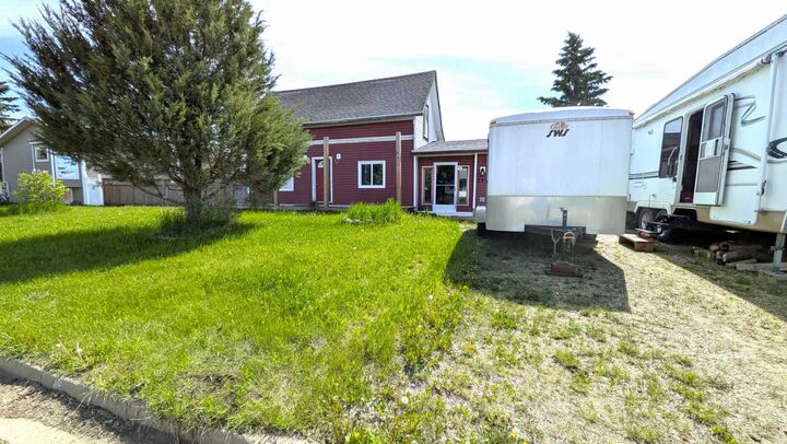 Property Photo:  110 Niblock Street  AB T0B 0C3 