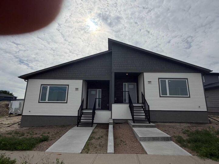 Property Photo: 33 Sierra Green SW AB T1B 0R5