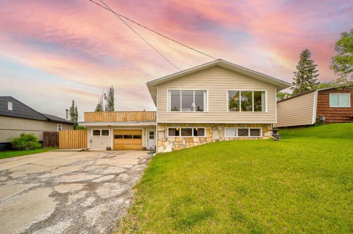 1130 James Avenue — photo 1