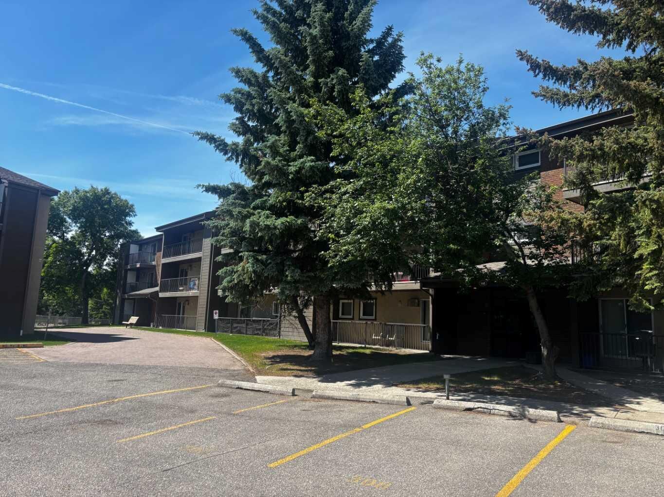 Property Photo:  440 Columbia Boulevard W 307  AB T1K 5R4 