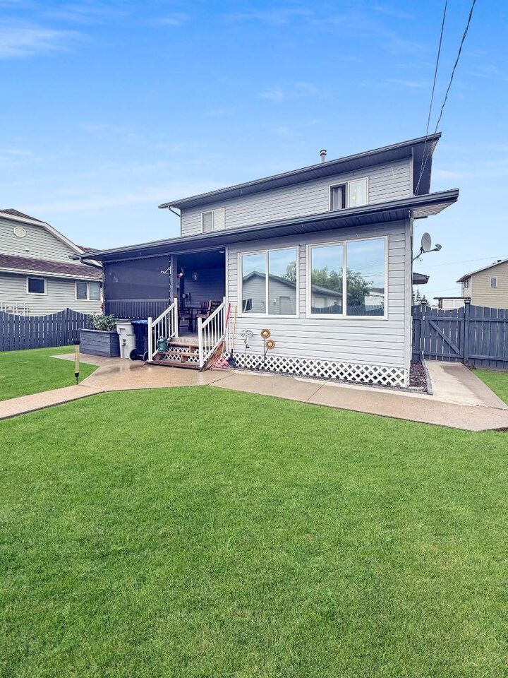 Property Photo:  4305 47 Ave  AB T0E 1N0 