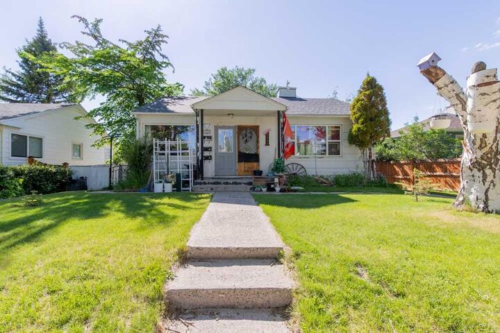 Property Photo:  1118 12B Street S  AB T1K 1S2 