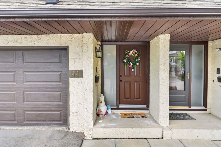 Property Photo:  1012 Ranchlands Boulevard NW 44  AB T3G 1Y1 
