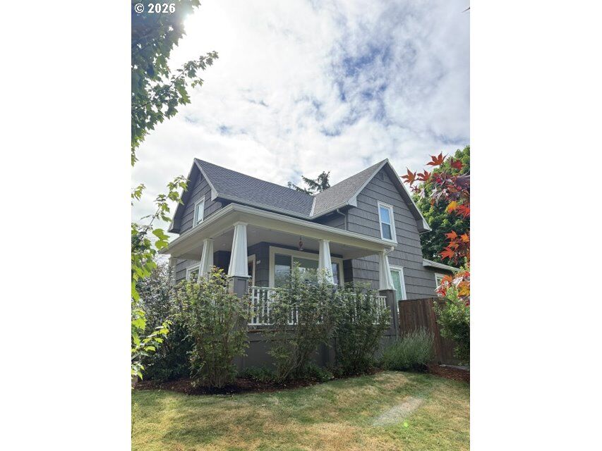 Property Photo:  1604 SE Lambert St  OR 97202 
