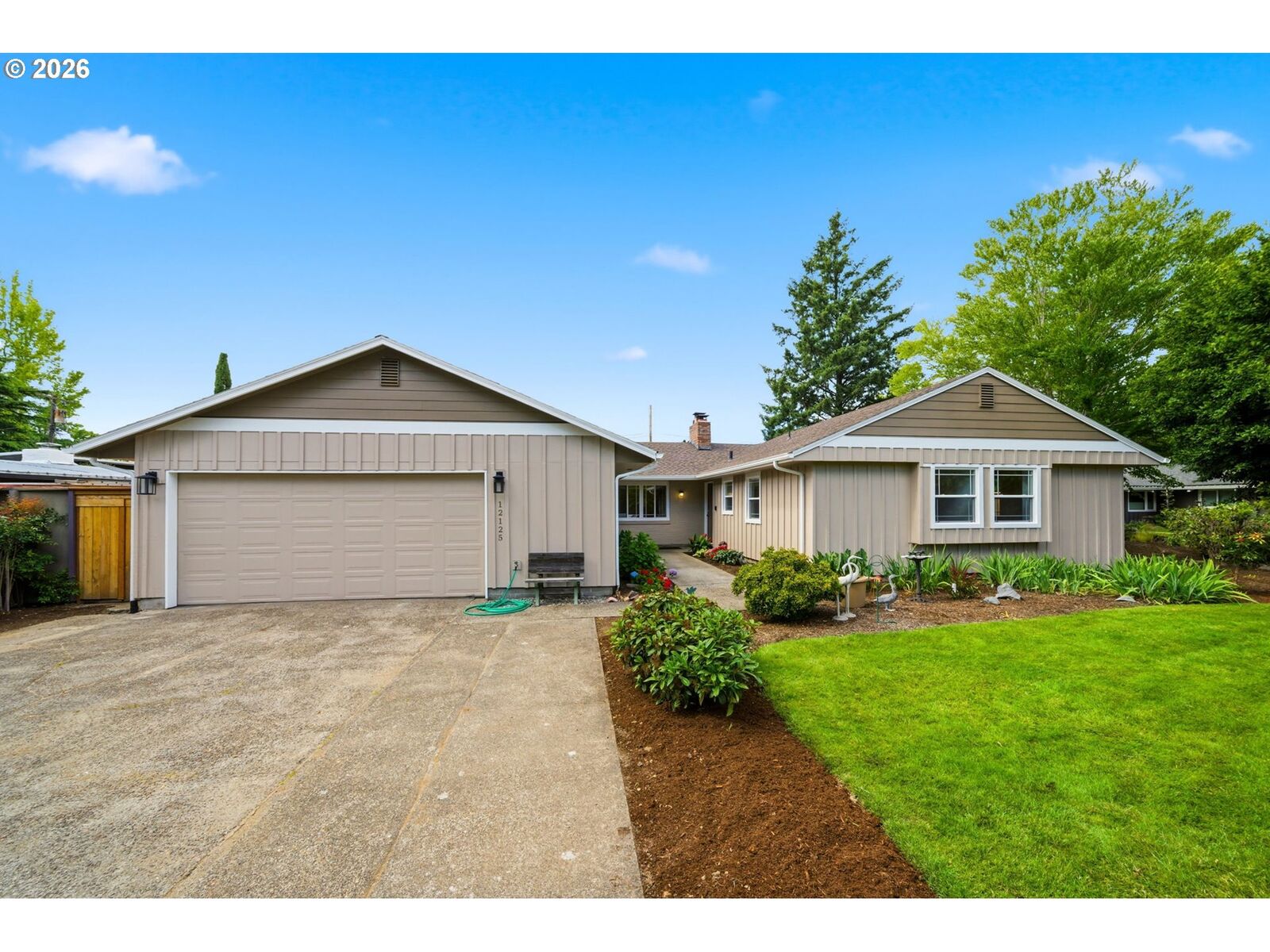 Property Photo: 12125 SW Lynnridge Ave OR 97225