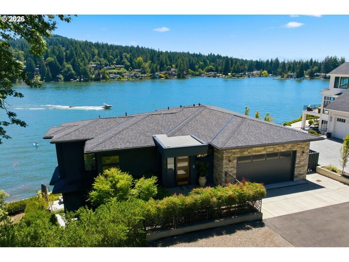 Property Photo: 3072 Lakeview Blvd OR 97035