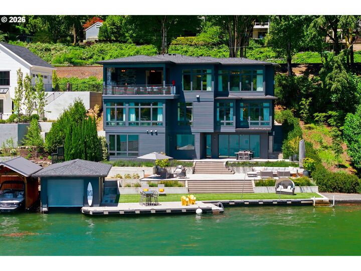 Property Photo: 3072 Lakeview Blvd OR 97035