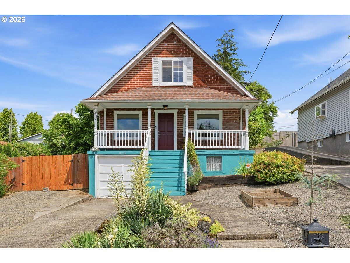 Property Photo:  914 NE 92nd Ave  OR 97220 