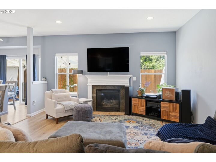 Property Photo:  2910 River Rd  OR 97404 