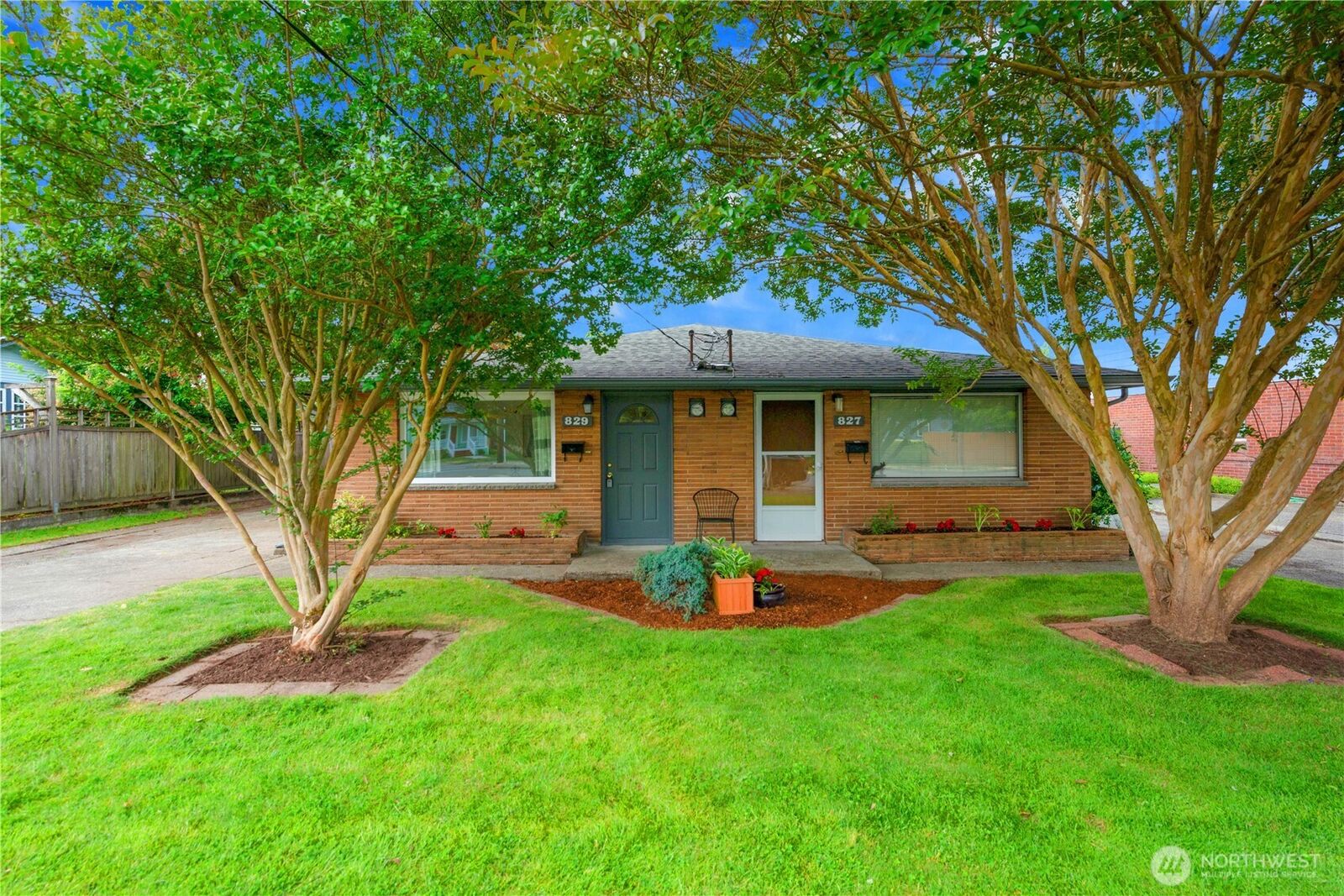 Property Photo:  827 N 1st Street  WA 98057 