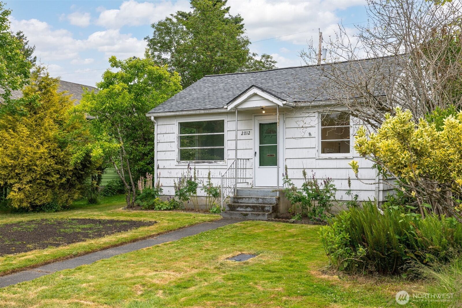 Property Photo:  2812  Vallette Street  WA 98225 
