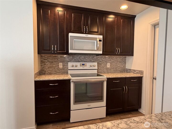 Property Photo: 23512 55 Avenue S 16 WA 98032