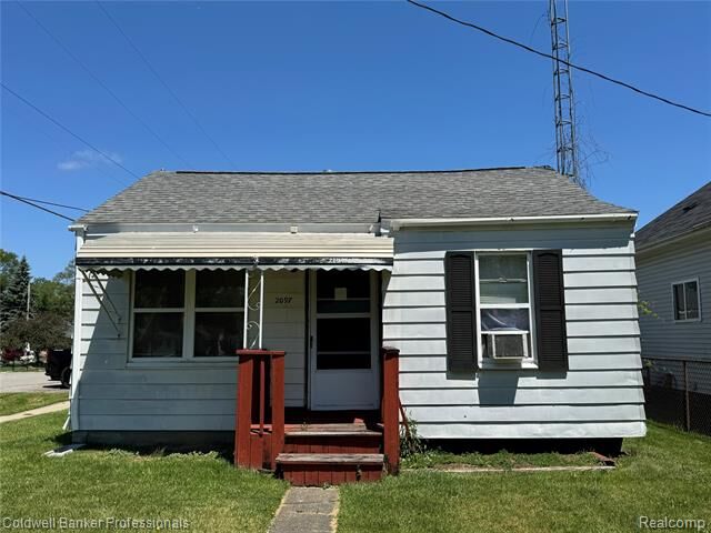 Property Photo:  2097 E McLean Avenue  MI 48529 