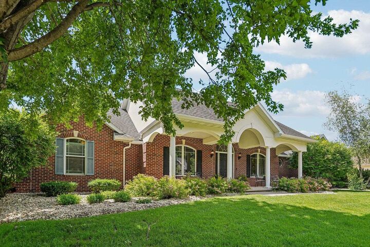 Property Photo: 8801 Fairway Oaks Drive WI 53593