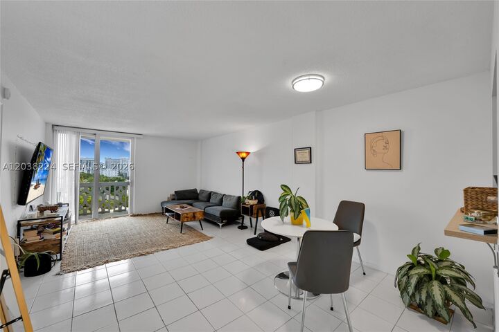 Property Photo:  1020 Meridian Ave 715  FL 33139 