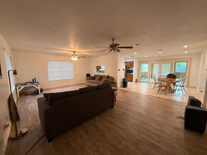 Property Photo:  175 Lake  TX 77611 