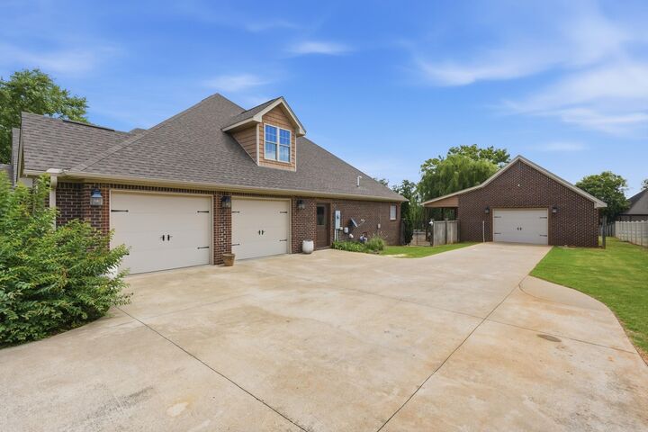 Property Photo:  109 Inglewood Dr  AL 35674 
