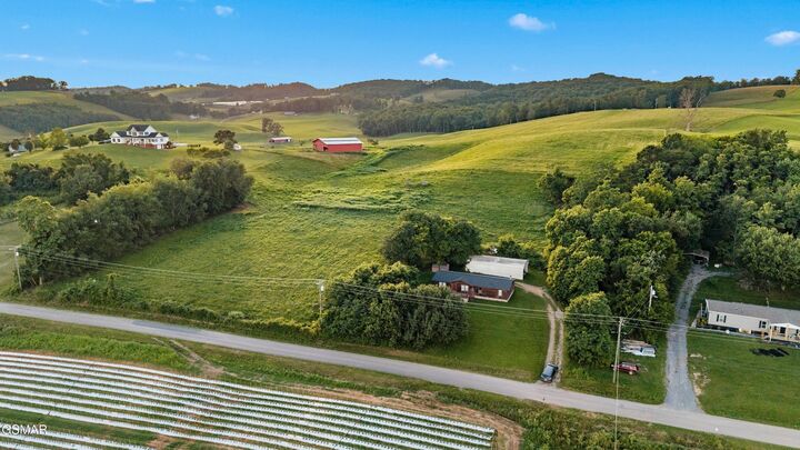 Property Photo: 4.5 Acres Perrin Hill Road TN 37861