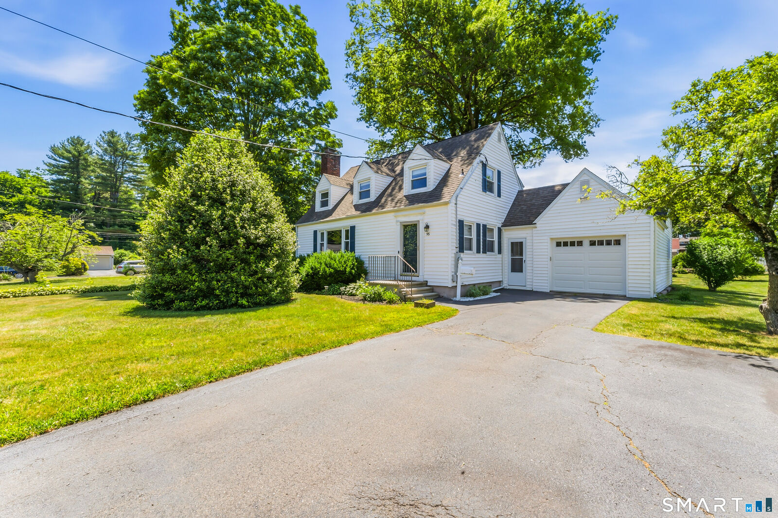 Property Photo:  95 Carmel Street  CT 06518 
