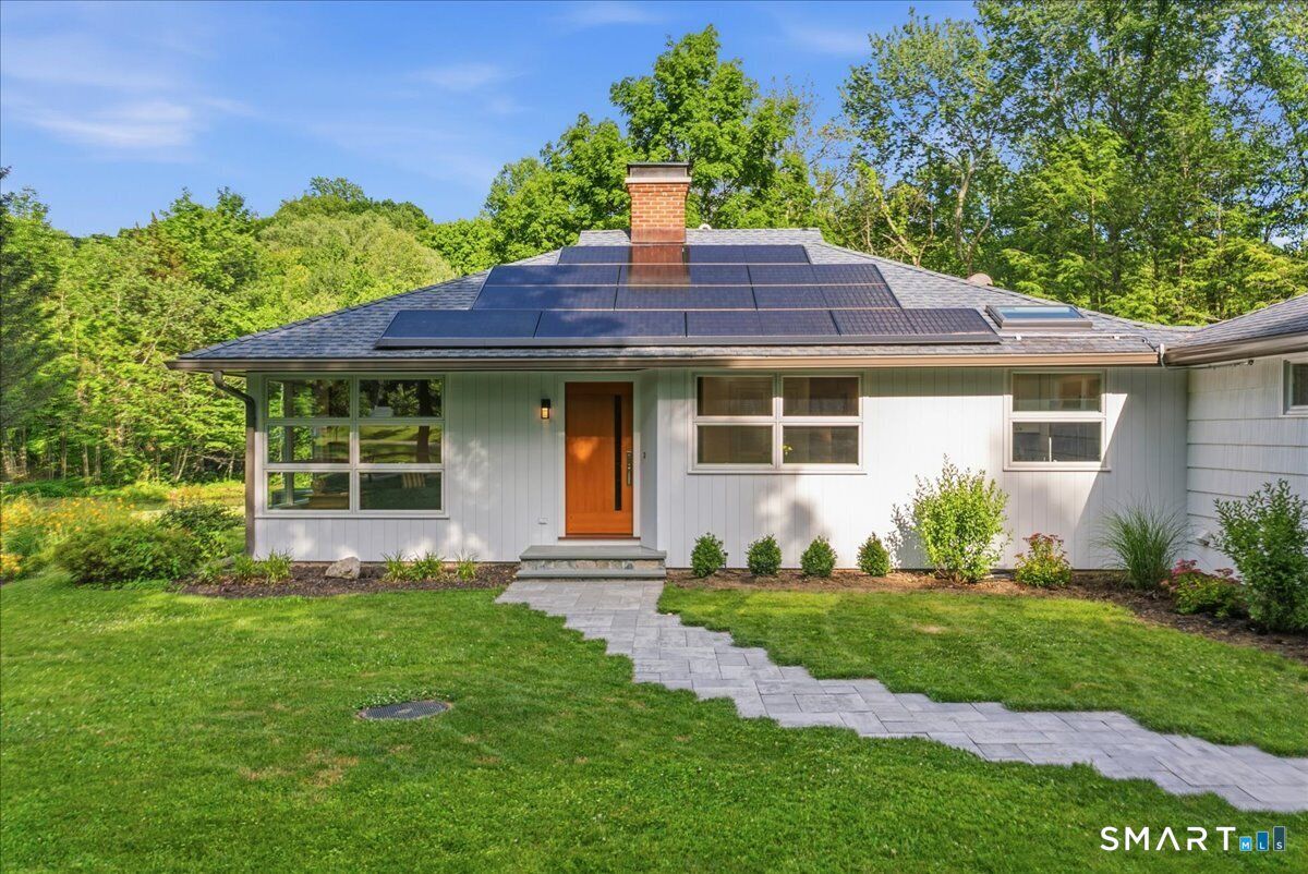 Property Photo:  326 North Street  CT 06877 