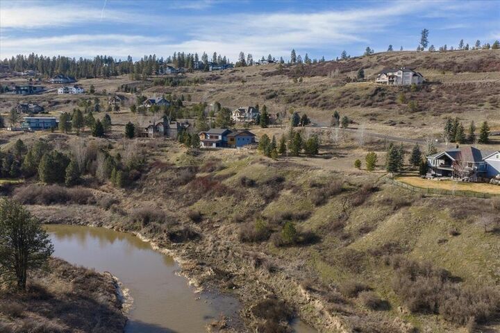 Property Photo: 11511 S Fairway Ridge Ln WA 99224