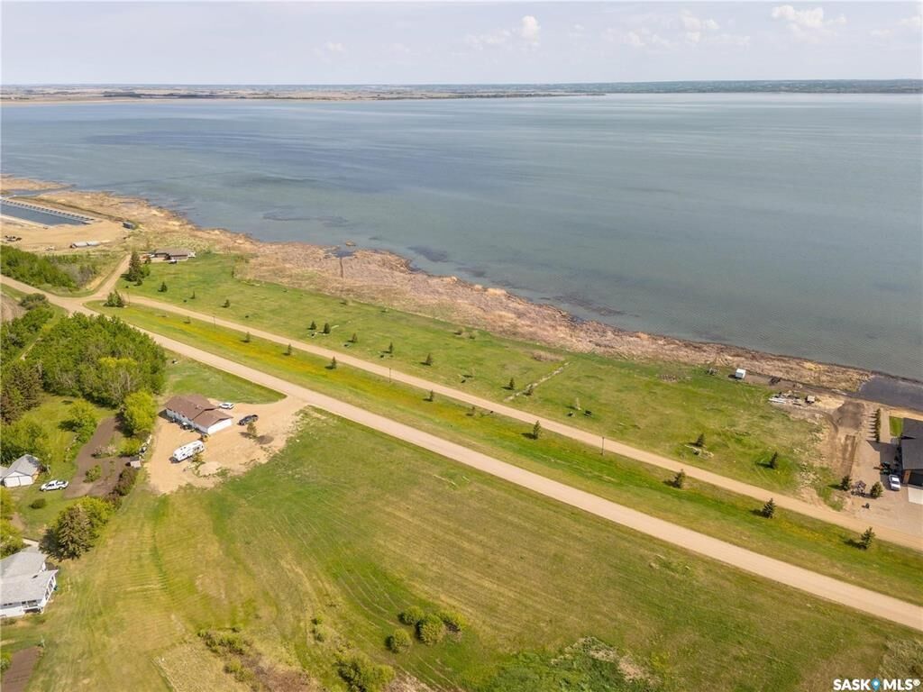 Property Photo: 800 Lakeshore Drive SK S0M 1X0