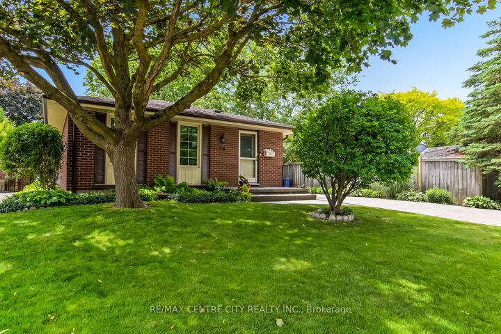 20 Hines Crescent — photo 1